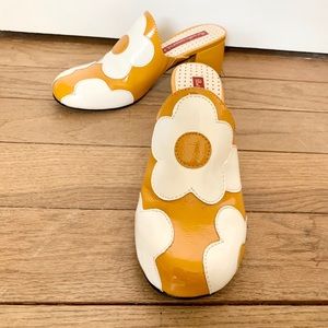 Flower Power Clogs